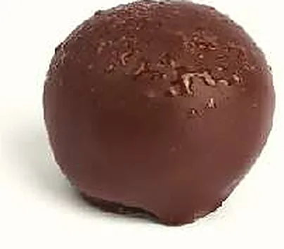 Figue Caramel Beurre Salé : figue séchée fourrée, ganache caramel, enrobée de chocolat